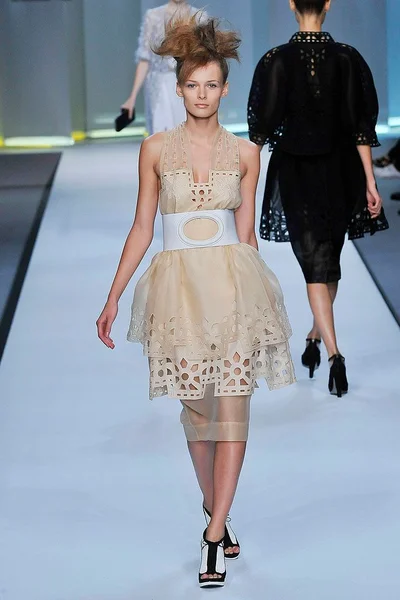 Look 19